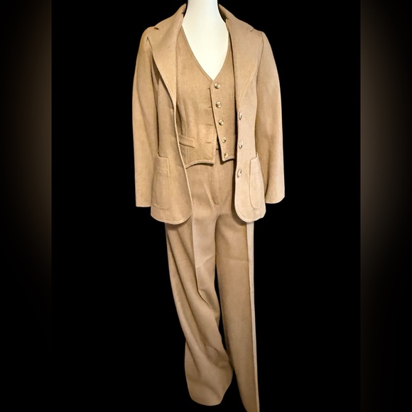 1970’s Bronson of California Wool Women's 3 piece tan beige Suit Set - Picture 2 of 6